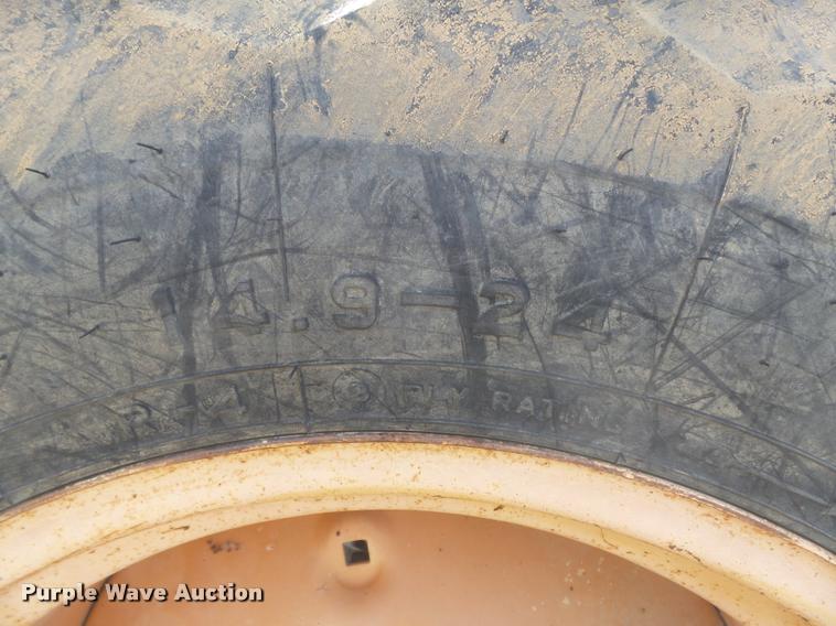 image for item K7725 Case 380B tractor