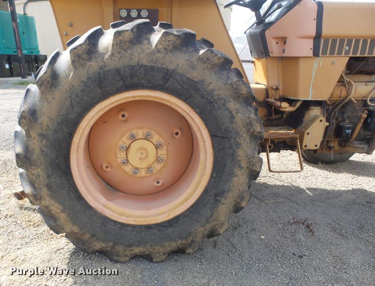 image for item K7725 Case 380B tractor