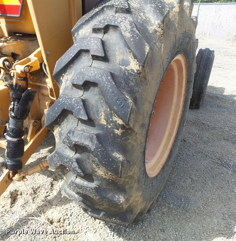 image for item K7725 Case 380B tractor