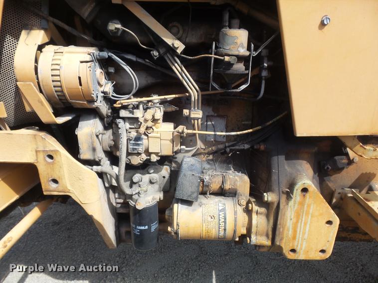 image for item K7725 Case 380B tractor