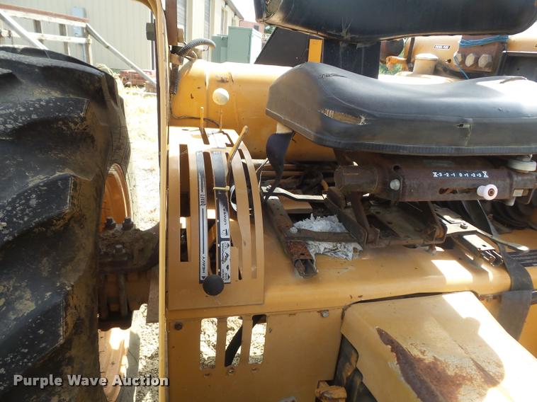 image for item K7725 Case 380B tractor