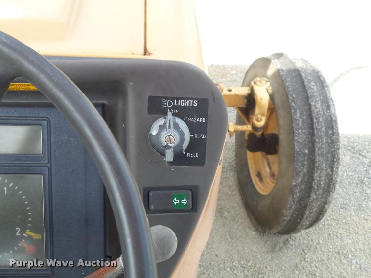 image for item K7725 Case 380B tractor