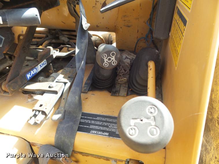 image for item K7725 Case 380B tractor