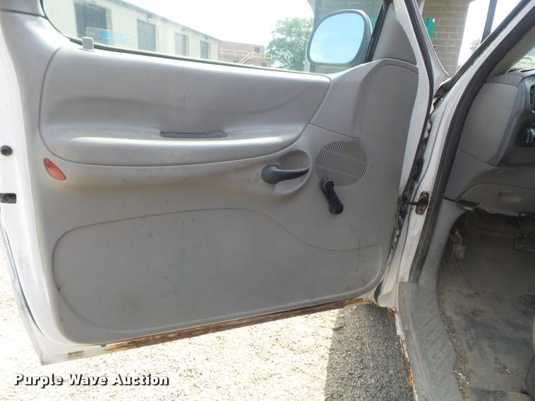 image for item K7726 1998 Ford F150 SuperCab pickup truck