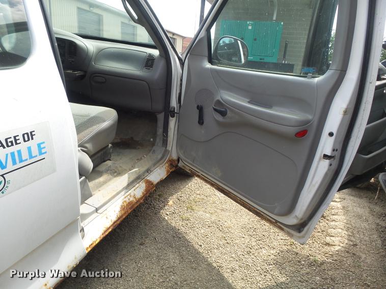 image for item K7726 1998 Ford F150 SuperCab pickup truck