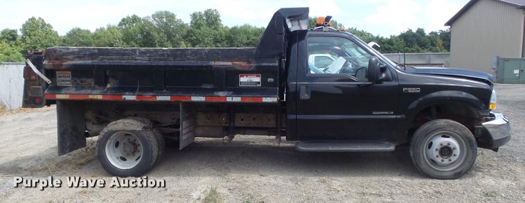 image for item K7727 2003 Ford F550 dump truck