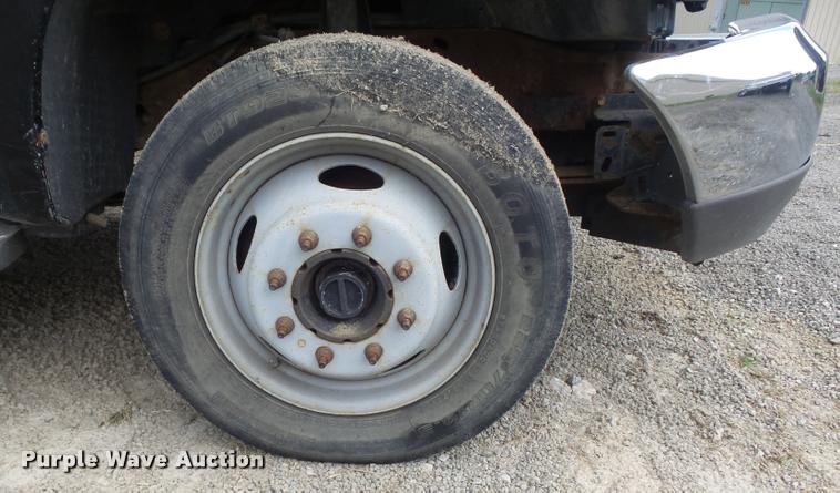 image for item K7727 2003 Ford F550 dump truck