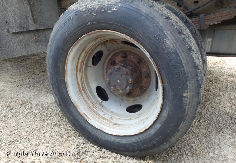 image for item K7727 2003 Ford F550 dump truck