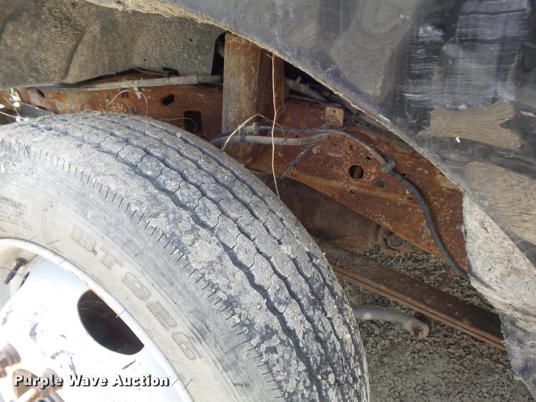 image for item K7727 2003 Ford F550 dump truck