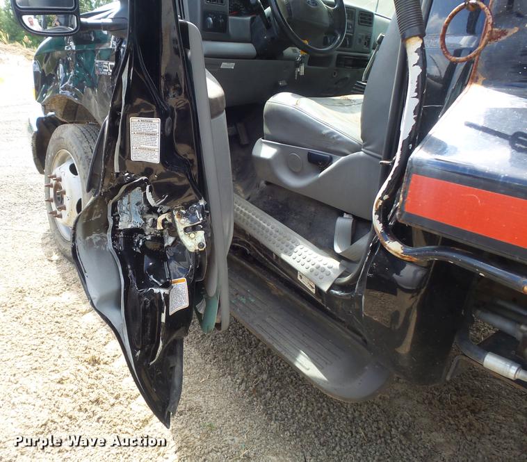 image for item K7727 2003 Ford F550 dump truck