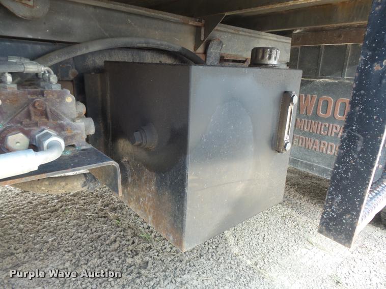 image for item K7727 2003 Ford F550 dump truck