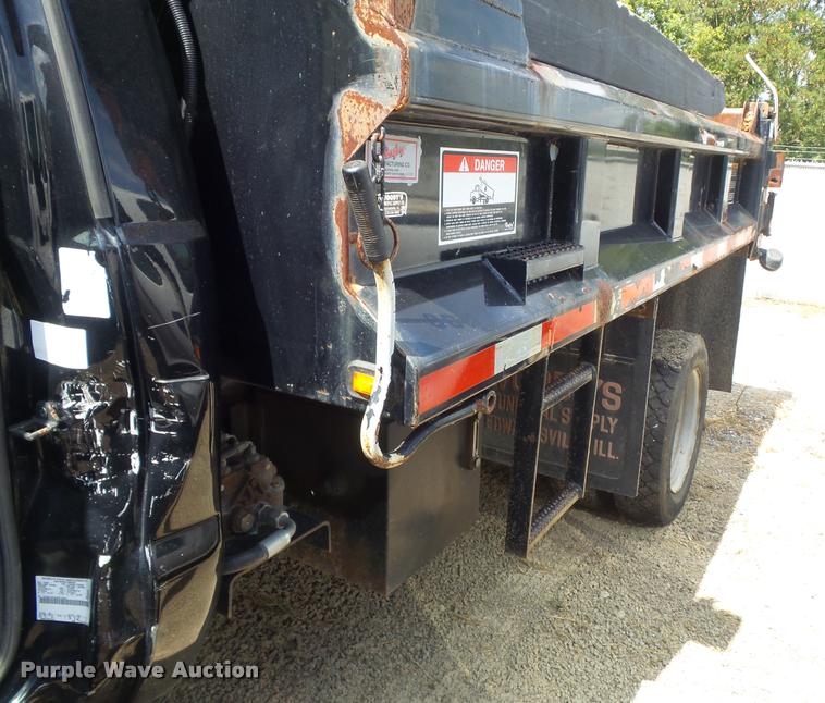 image for item K7727 2003 Ford F550 dump truck