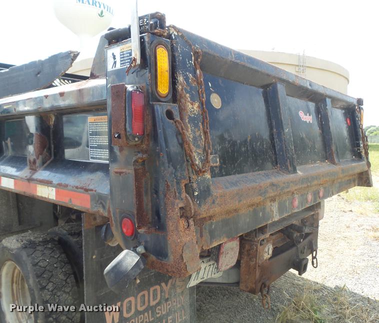 image for item K7727 2003 Ford F550 dump truck