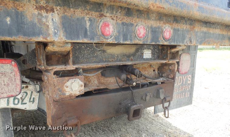 image for item K7727 2003 Ford F550 dump truck
