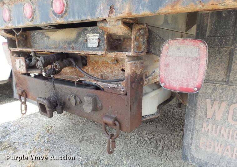 image for item K7727 2003 Ford F550 dump truck