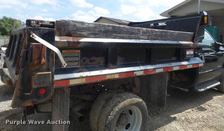 image for item K7727 2003 Ford F550 dump truck