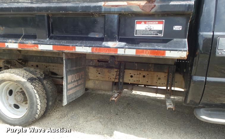 image for item K7727 2003 Ford F550 dump truck