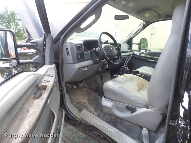 image for item K7727 2003 Ford F550 dump truck