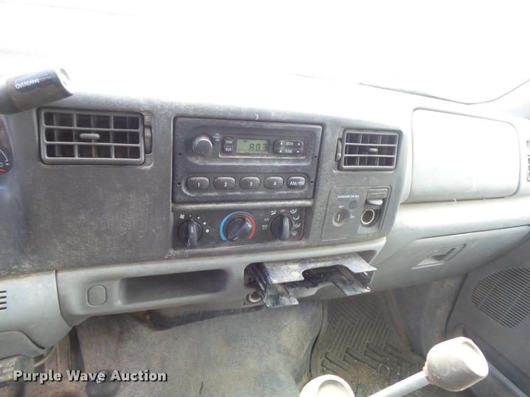 image for item K7727 2003 Ford F550 dump truck