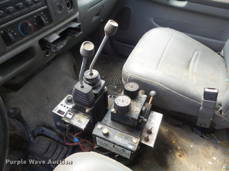 image for item K7727 2003 Ford F550 dump truck