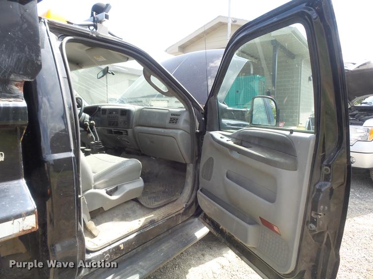 image for item K7727 2003 Ford F550 dump truck