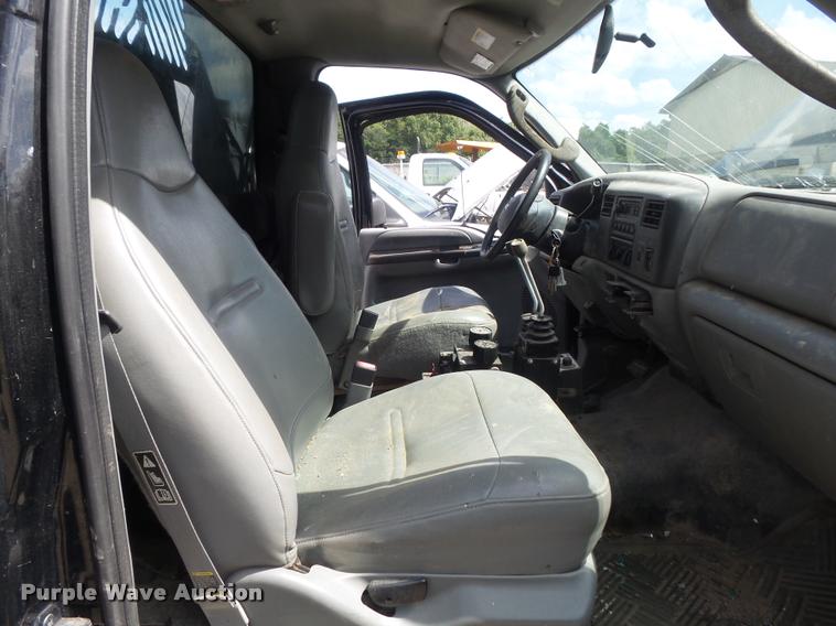 image for item K7727 2003 Ford F550 dump truck