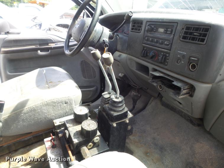 image for item K7727 2003 Ford F550 dump truck