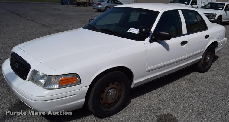 image for item L2561 2007 Ford Crown Victoria