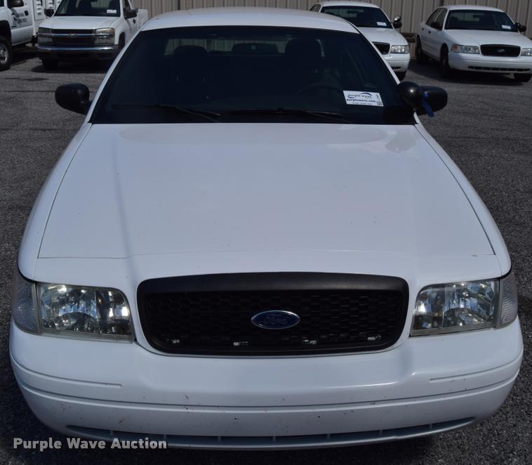 image for item L2561 2007 Ford Crown Victoria