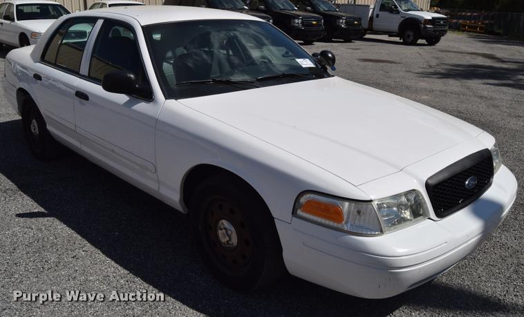 image for item L2561 2007 Ford Crown Victoria