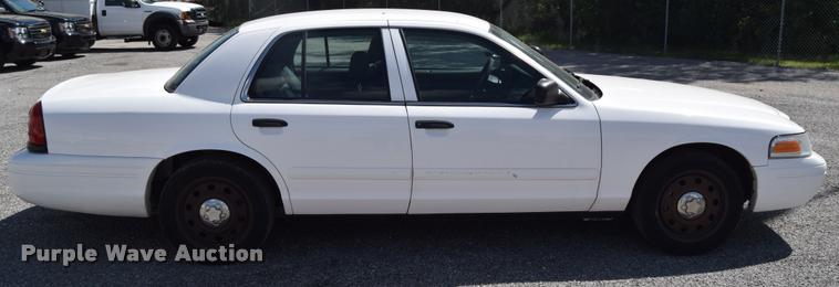 image for item L2561 2007 Ford Crown Victoria
