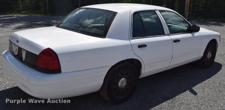 image for item L2561 2007 Ford Crown Victoria