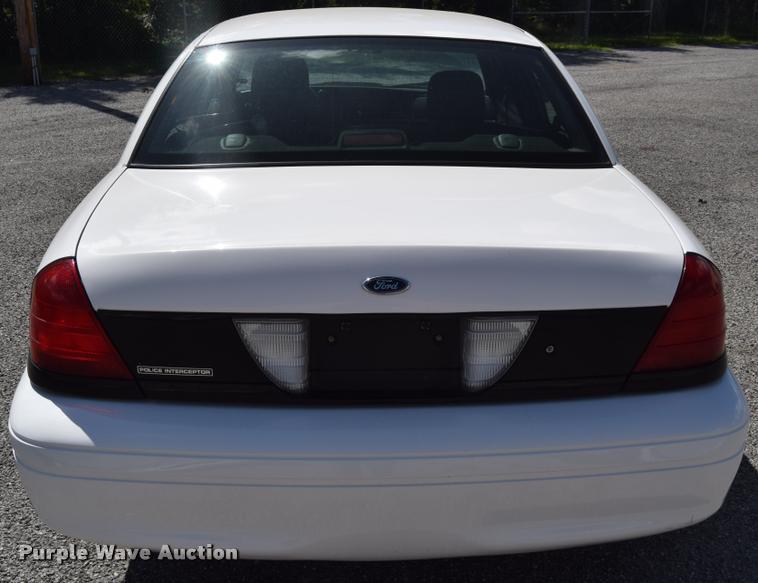 image for item L2561 2007 Ford Crown Victoria