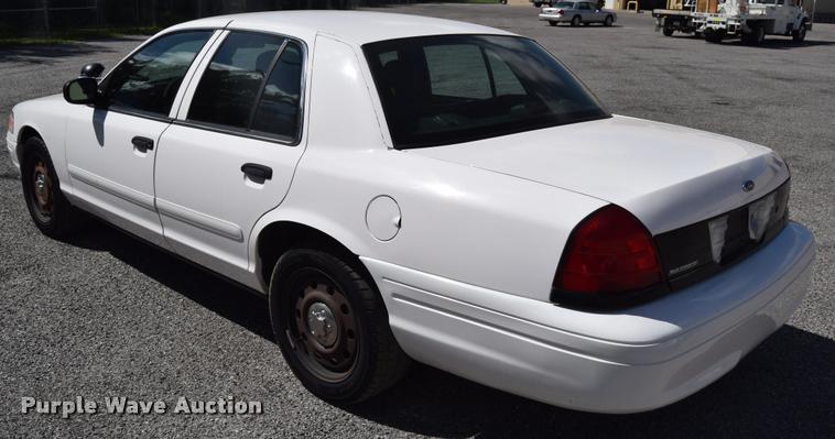 image for item L2561 2007 Ford Crown Victoria