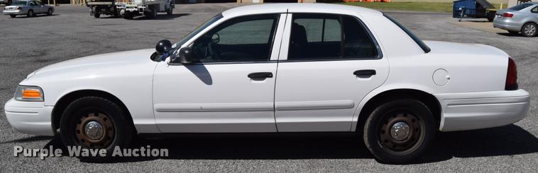 image for item L2561 2007 Ford Crown Victoria