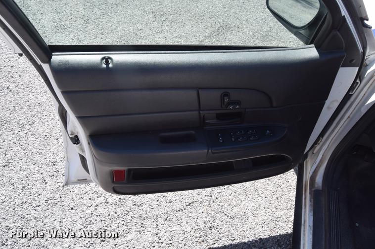 image for item L2561 2007 Ford Crown Victoria