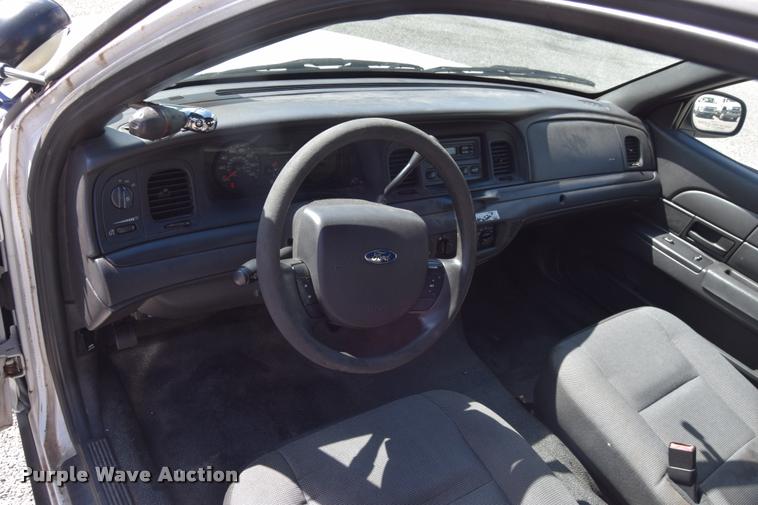 image for item L2561 2007 Ford Crown Victoria