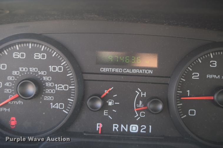 image for item L2561 2007 Ford Crown Victoria