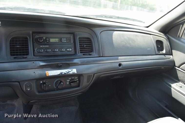 image for item L2561 2007 Ford Crown Victoria