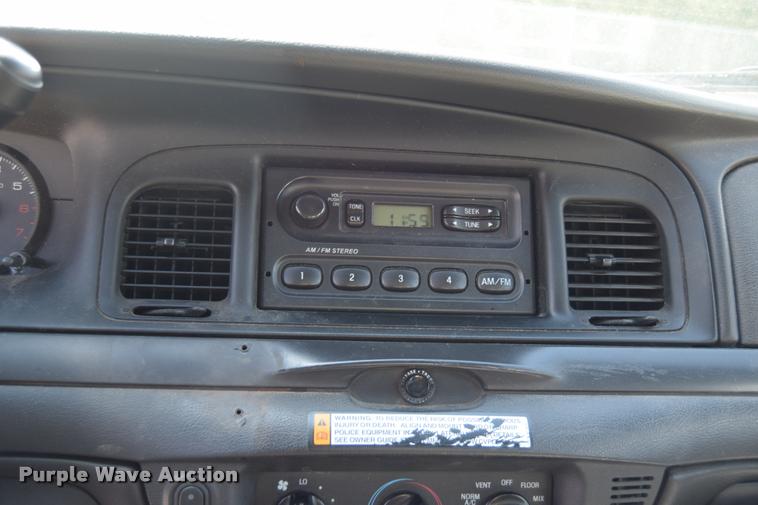 image for item L2561 2007 Ford Crown Victoria