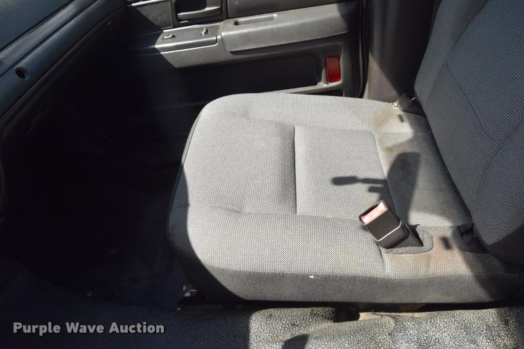 image for item L2561 2007 Ford Crown Victoria