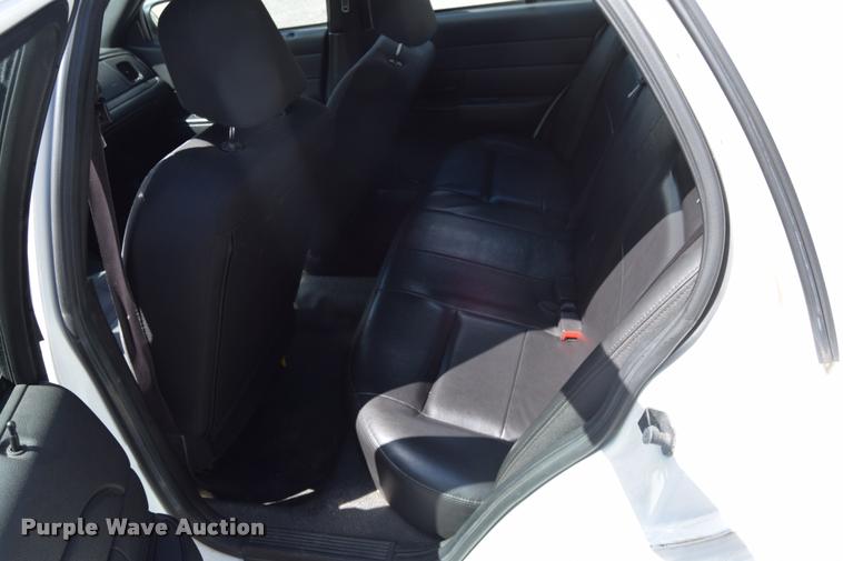 image for item L2561 2007 Ford Crown Victoria