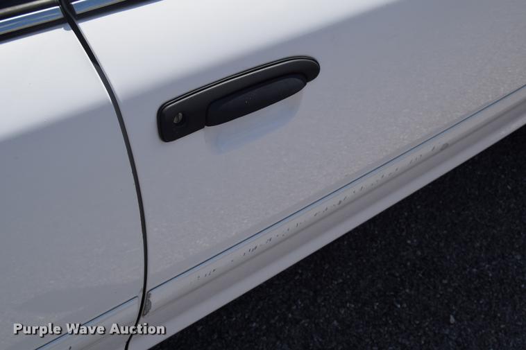 image for item L2561 2007 Ford Crown Victoria