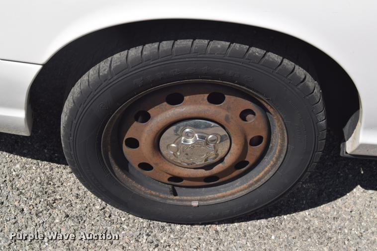 image for item L2561 2007 Ford Crown Victoria