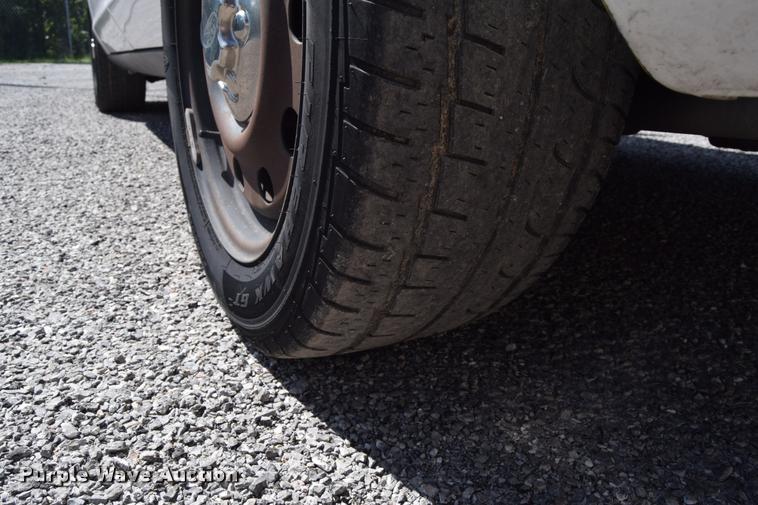 image for item L2561 2007 Ford Crown Victoria