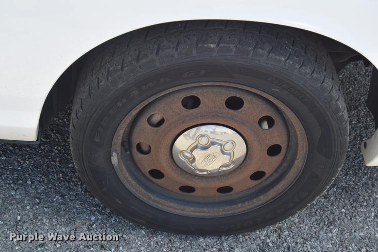 image for item L2561 2007 Ford Crown Victoria