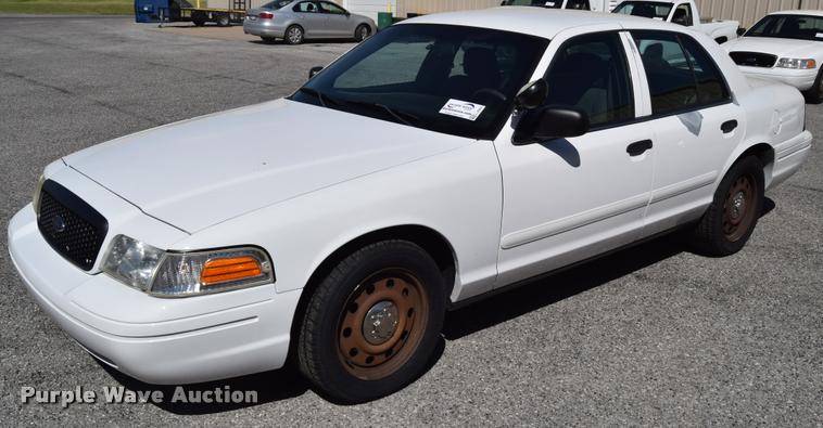 image for item L2562 2007 Ford Crown Victoria Police Interceptor