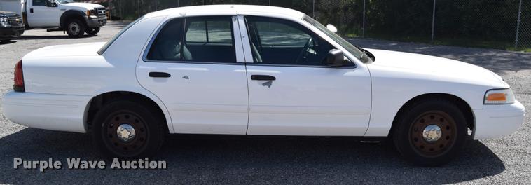 image for item L2562 2007 Ford Crown Victoria Police Interceptor