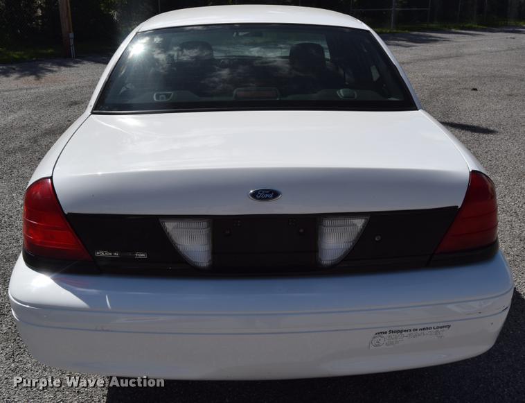 image for item L2562 2007 Ford Crown Victoria Police Interceptor