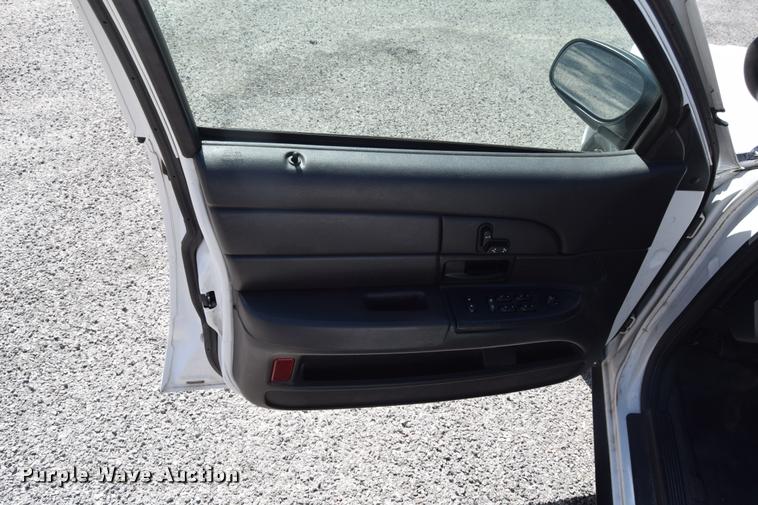 image for item L2562 2007 Ford Crown Victoria Police Interceptor